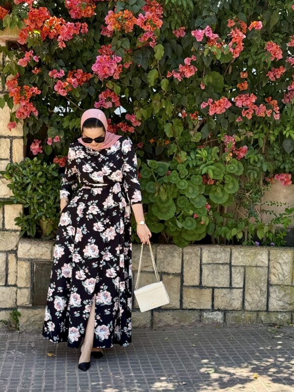 ⁦فستان الزهور⁩ - الصورة ⁦2⁩